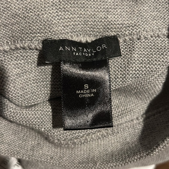 Ann Taylor Grey Sweater - Picture 5 of 6